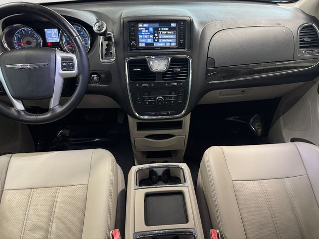 2014 Chrysler Town & Country Touring-L