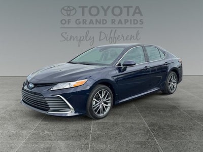 2022 Toyota Camry Hybrid XLE