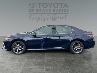 2022 Toyota Camry Hybrid XLE
