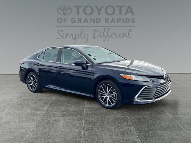 2022 Toyota Camry Hybrid XLE