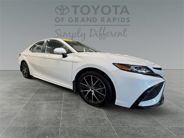 2023 Toyota Camry Hybrid SE