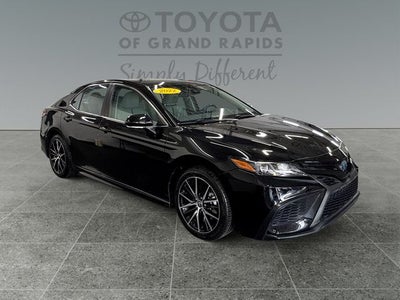 2022 Toyota Camry Hybrid SE