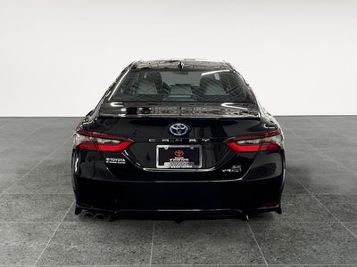 2022 Toyota Camry Hybrid SE