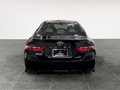 2022 Toyota Camry Hybrid SE