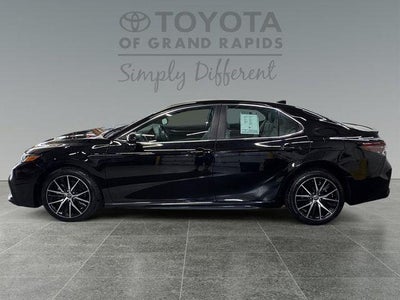 2022 Toyota Camry Hybrid SE