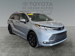 2025 Toyota Sienna Woodland Edition 7 Passenger