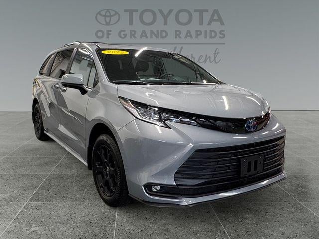 2025 Toyota Sienna Woodland Edition 7 Passenger