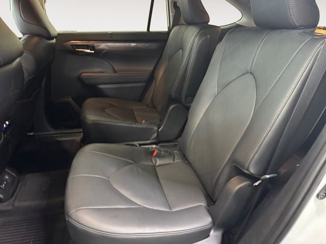 2024 Toyota Highlander Hybrid Platinum