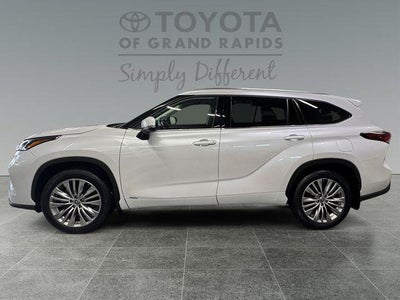2024 Toyota Highlander Hybrid Platinum