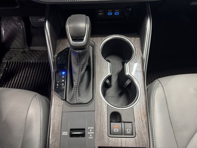 2022 Toyota Highlander Hybrid Platinum