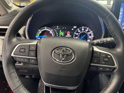 2022 Toyota Highlander Hybrid Platinum