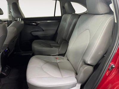 2022 Toyota Highlander Hybrid Platinum