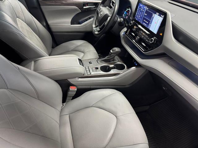 2022 Toyota Highlander Hybrid Platinum