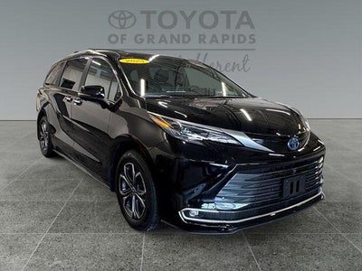 2025 Toyota Sienna Platinum 7 Passenger