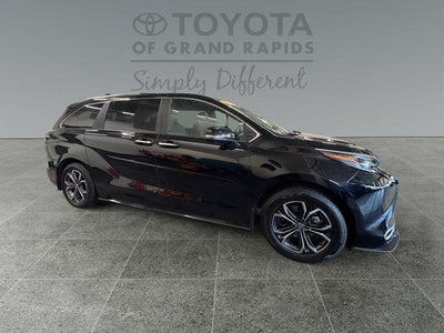 2025 Toyota Sienna Platinum 7 Passenger