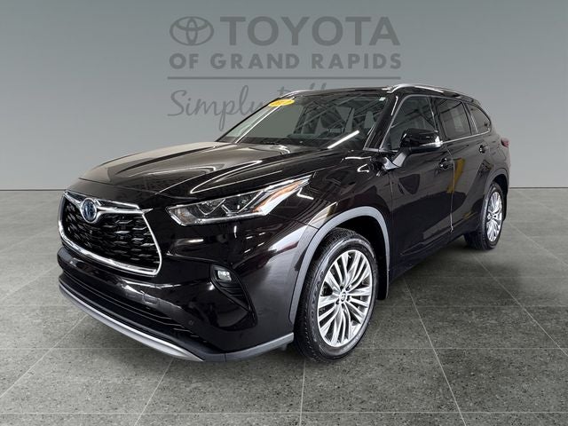 2022 Toyota Highlander Hybrid Platinum