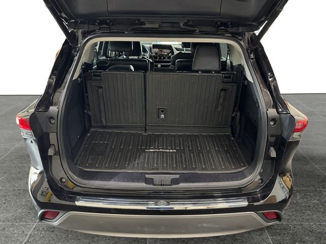 2022 Toyota Highlander Hybrid Platinum
