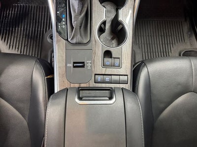 2022 Toyota Highlander Hybrid Platinum