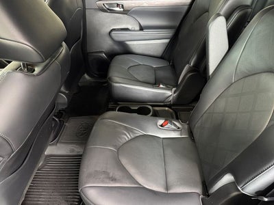 2022 Toyota Highlander Hybrid Platinum