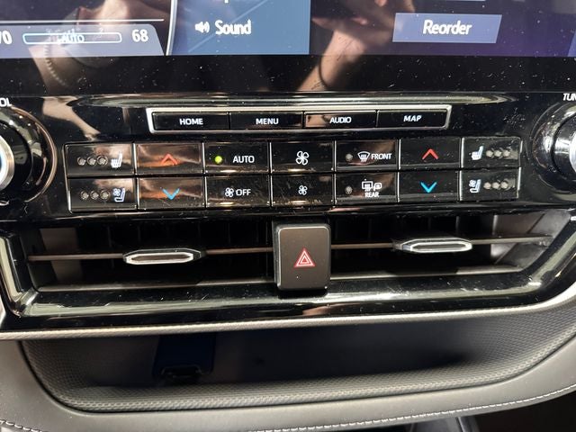 2022 Toyota Highlander Hybrid Platinum