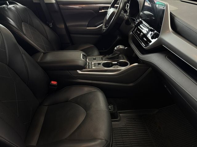 2022 Toyota Highlander Hybrid Platinum
