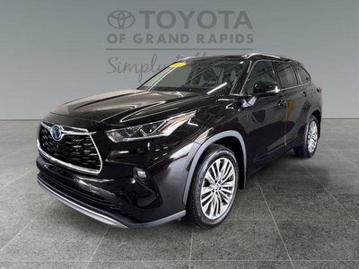 2022 Toyota Highlander Hybrid Platinum