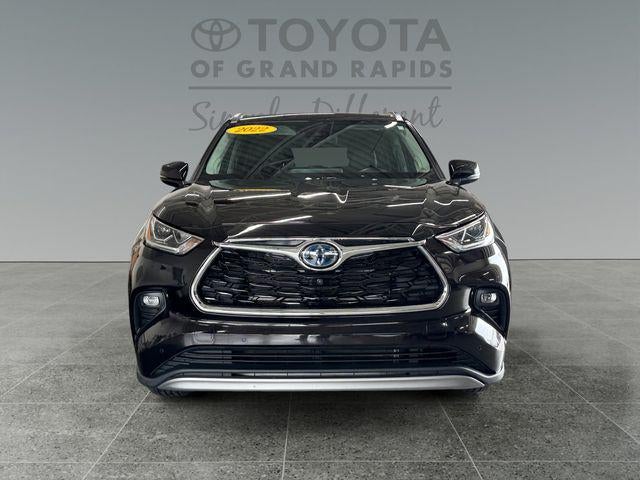 2022 Toyota Highlander Hybrid Platinum