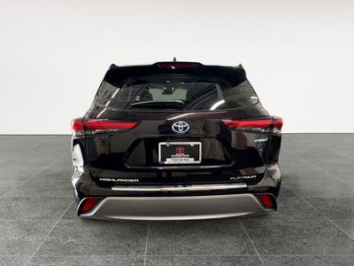2022 Toyota Highlander Hybrid Platinum