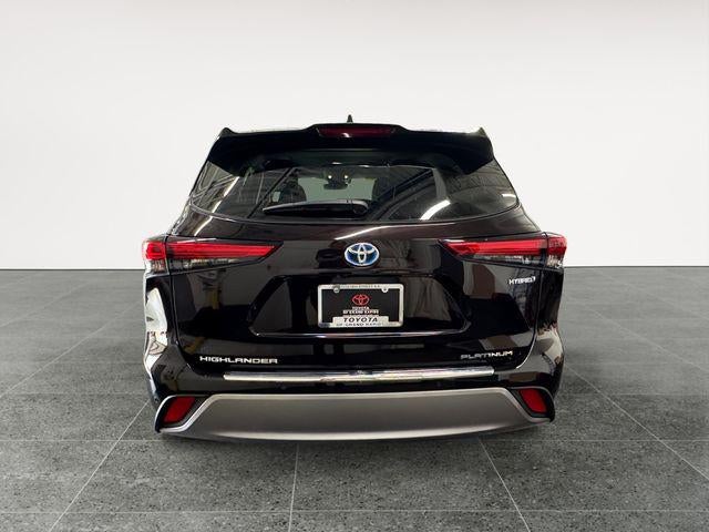2022 Toyota Highlander Hybrid Platinum
