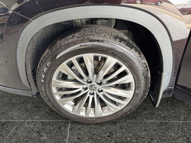 2022 Toyota Highlander Hybrid Platinum