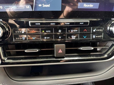 2022 Toyota Highlander Hybrid Platinum
