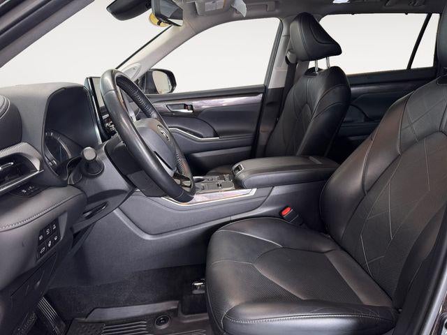 2022 Toyota Highlander Hybrid Platinum