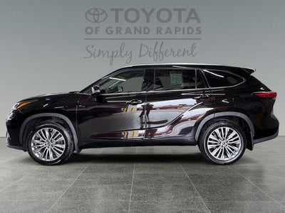 2022 Toyota Highlander Hybrid Platinum