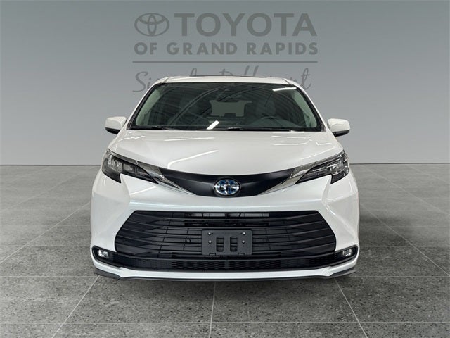 2025 Toyota Sienna XLE 7 Passenger