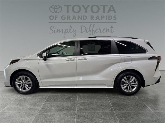 2025 Toyota Sienna XLE 7 Passenger