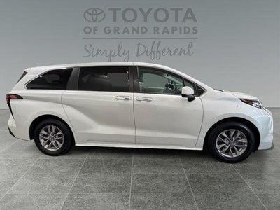 2022 Toyota Sienna XLE 7 Passenger