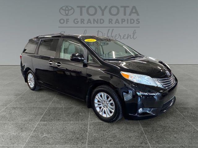 2017 Toyota Sienna XLE 8 Passenger