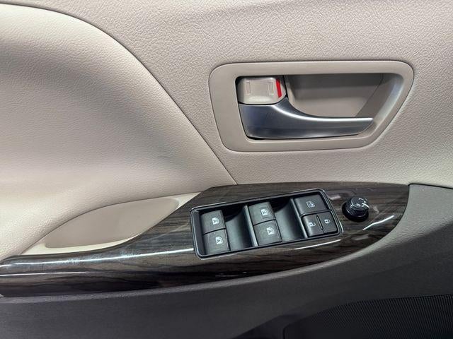 2017 Toyota Sienna XLE 8 Passenger