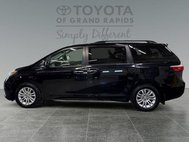 2017 Toyota Sienna XLE 8 Passenger