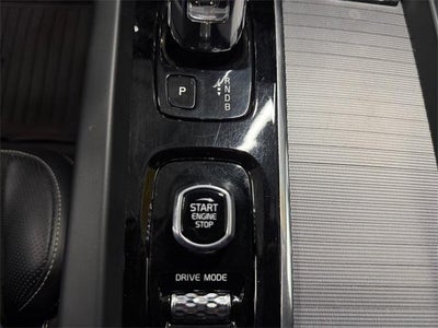 2019 Volvo XC60 Hybrid T8 R-Design