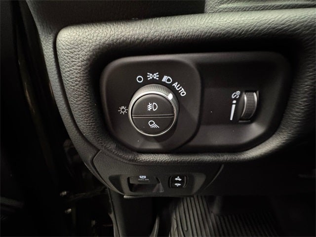 2021 RAM 1500 Big Horn/Lone Star 5.7 Liter V8 Hemi Quad Cab 4WD