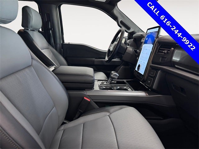 2025 Ford F-150 Lightning Lariat