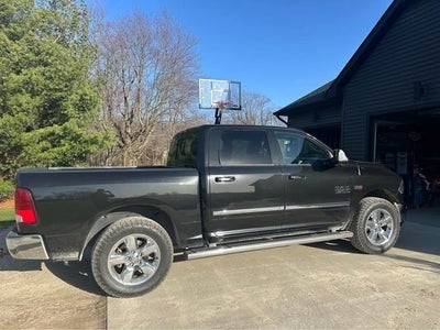 2017 RAM 1500 Big Horn 5.7 Liter V8 Hemi Crew Cab 4WD