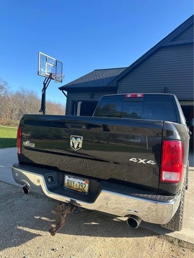 2017 RAM 1500 Big Horn 5.7 Liter V8 Hemi Crew Cab 4WD