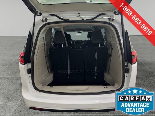 2024 Chrysler Pacifica Hybrid Select