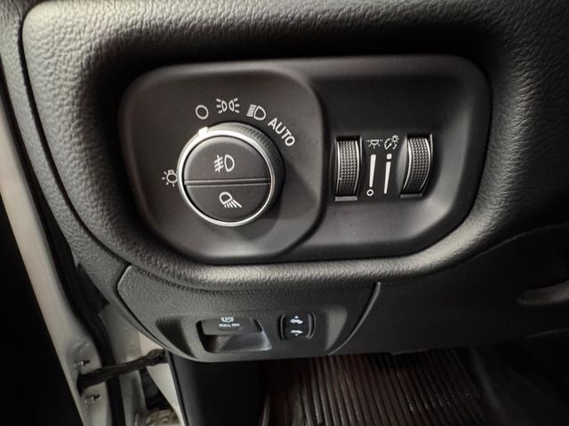2019 RAM 1500 Big Horn/Lone Star 5.7 Liter V8 Hemi Crew Cab 4WD