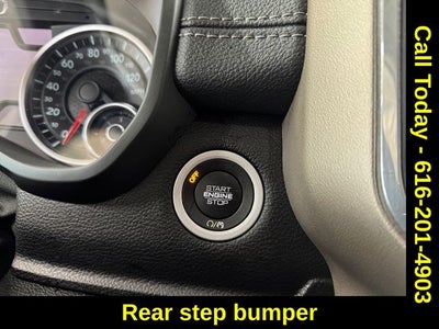 2022 RAM 1500 Laramie Crew Cab 4x4 5'7' Box