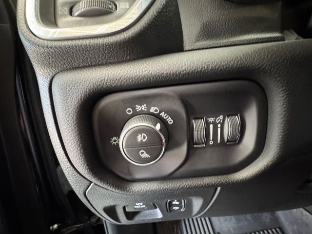 2023 RAM 1500 Laramie 5.7 Liter V8 Hemi Crew Cab 4WD