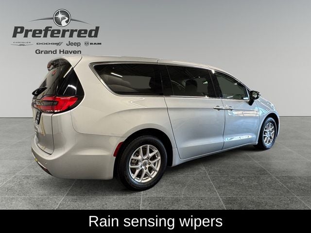2024 Chrysler Pacifica Touring L 3.6 Liter V6 7 Passenger 3rd Row Seating