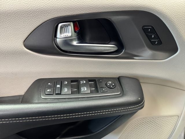 2024 Chrysler Pacifica Touring L 3.6 Liter V6 7 Passenger 3rd Row Seating